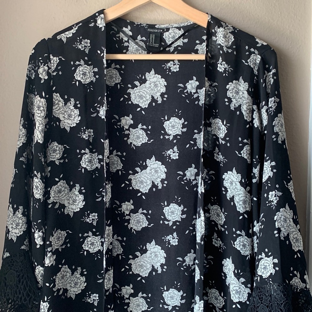 FOREVER 21 Floral Kimono Cardigan
